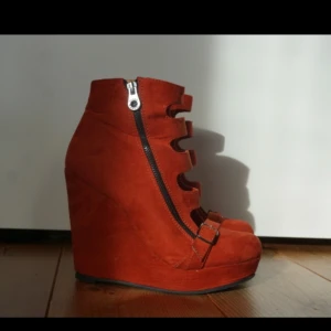  - Tiamo klackskor Använda 2 gånger Oväntat bekväma för klackhöjden I fakemocka