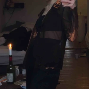  - sjukt ball skjorta, färgen är liksom metallic & seethrough men mkt svår att fånga på bild! 