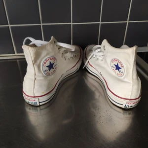 Converse storlek 39  - Oanvända converse I storlek 39