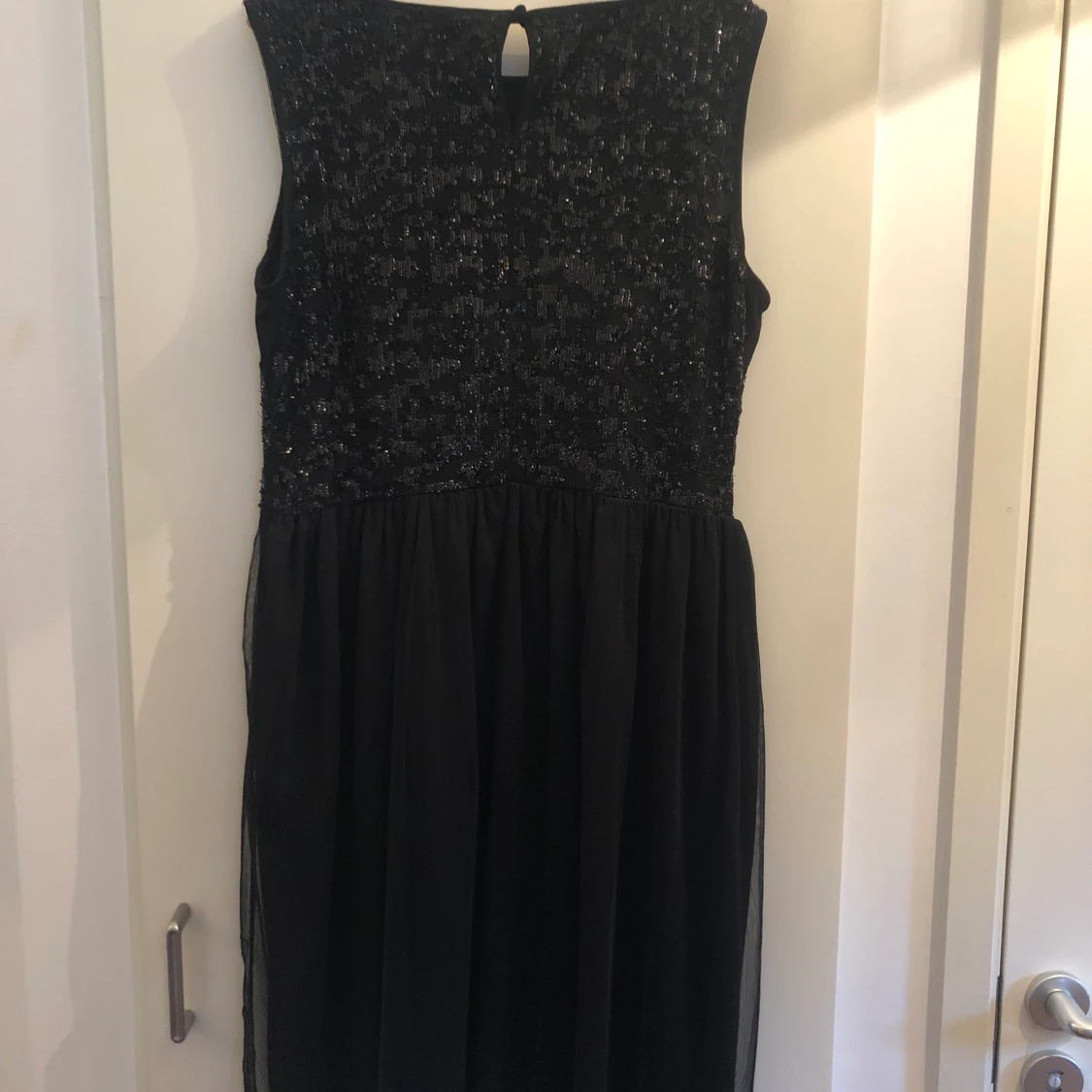 Svart paljetklänning - 90