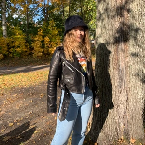 Nydén skinnjacka XS - Superfin skinnjacka från Nydén som tyvärr inte kommer till användning. Stl XS, nyskick! Nypris över 2000kr