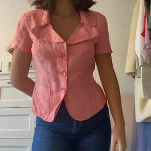 Blus  - En superfin rosa blus🌸 köpt secondhand men i nyskick.🦦 köparen står för frakten 