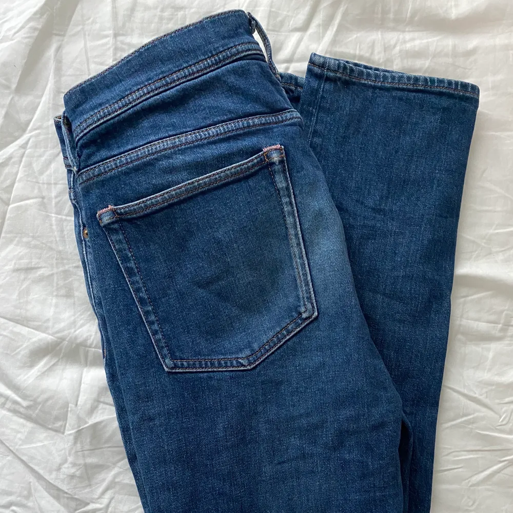 Säljer mina Acne jeans! Storlek: 34/32  Nypris: 2400. Skriv ifall du är intresserad.  🌏 . Jeans & Byxor.