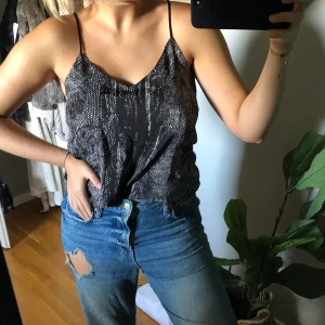 Fest linne från hm - Fint linne från hm i siden material, strl 38! 🖤