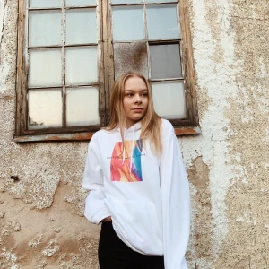 Hoodie - Driver ett företag där jag säljer hoodies 🦋.                   ⚡️ 399kr                                                                          📦 Finns i storlekar XS-4XL. Frakt: 59kr                        💗 Beställ här eller på www.femmesweden.com