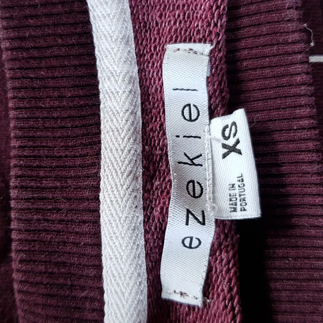 Ezekiel sweatshirt.  - 90