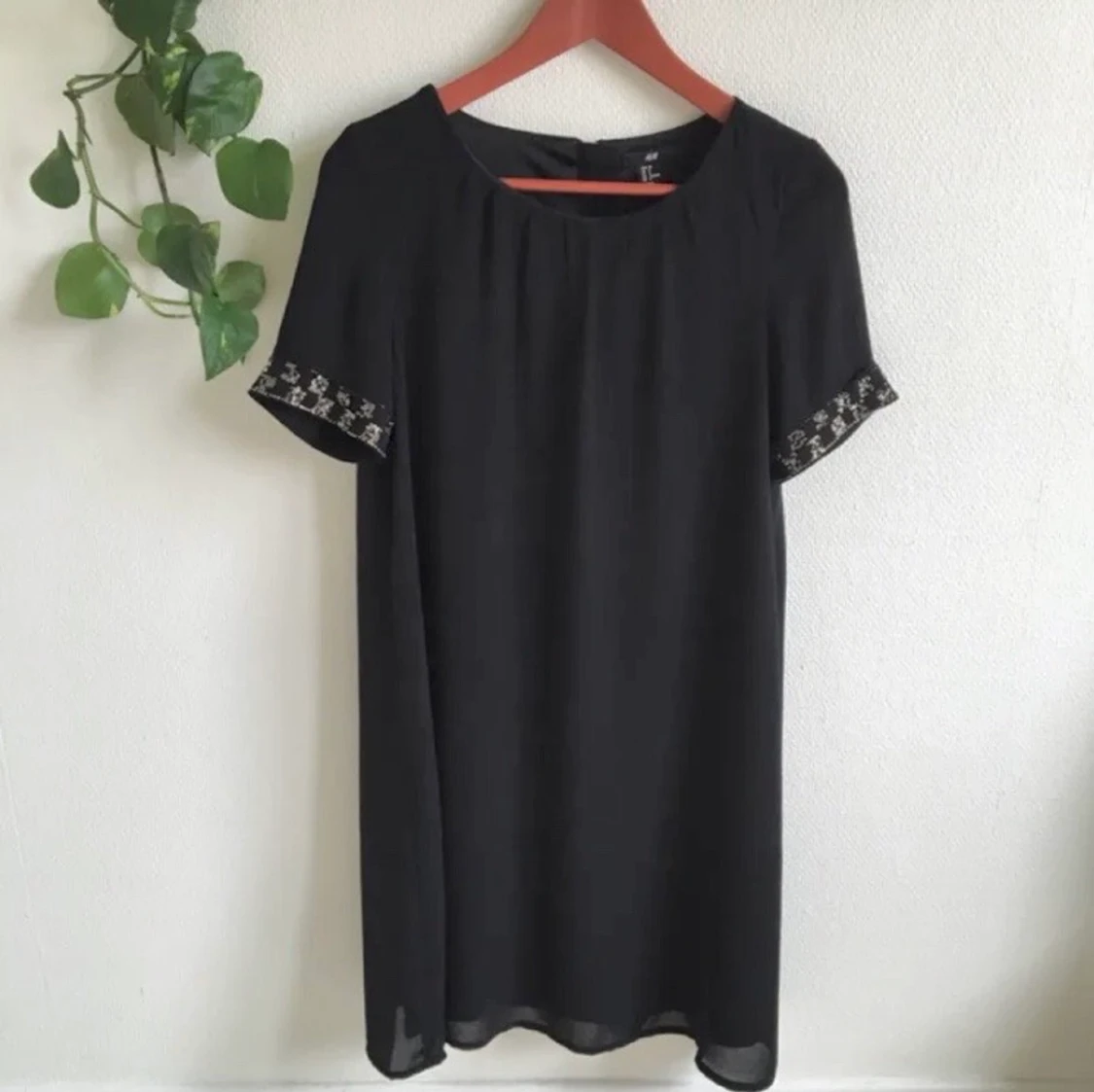 Klänning med pärlor