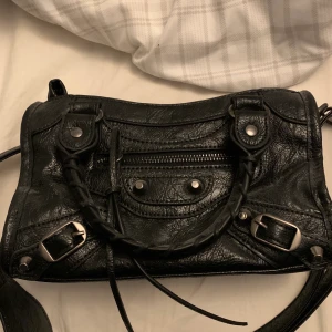 Fake balenciaga  - Balenciaga imiterad väska 