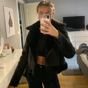 Jacka  - As snygg mockajacka med päls i, använd fåtal gånger