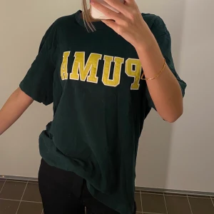 Puma T shirt - 🤎Oversized Puma t shirt. Superskönt material. Herrstorlek. Kollektionen säljs inte längre utan är en kollektion från 2019 med Erik Forsgren X Puma.🤎  💌Fraktar: måndagar & torsdagar.