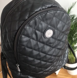 Don donna ryggsäck - Väl använd ryggsäck men hel och funktionsduglig. Nypris ca 700kr mitt pris 200kr