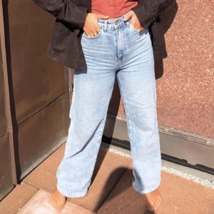 Jeans fr Hm - Säljer dessa wide leg jeansen från Hm, de perfekta lösa jeansen!