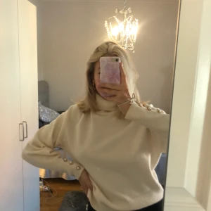 Polotröja🤍 - Stickad polotröja från h&m🤍Hör av er om ni vill köpa eller om du har någon fundering!