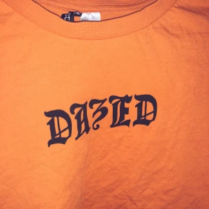  - Riktigt snygg casual Orange cropped top! 