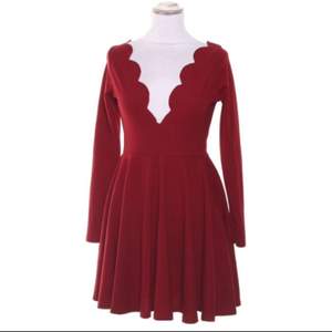 Superfin röd klänning i storlek 36 (väldigt stretchig) ny med lapp! Köpare betalar frakt 🙂