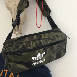  - Nyinköpt från caliroots, orginalpris 350kr, ser ut som sprillans ny 