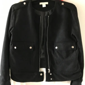  - Söt mocka jacka från hm! Använd som oversize! Som helt ny!