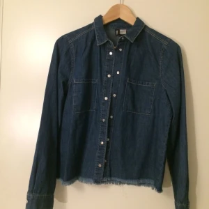  - Inköpt iår på hm, använt 1 gång. 