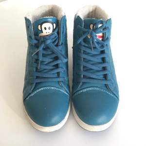 Sneaker winter, blue color.