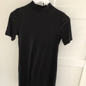  - Klänning med polokrage. Superfin till hösten. 