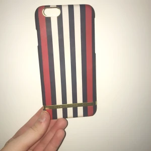  - Ett skal från richmond&finch för modellen iPhone6/6s  säljer för halva priset!