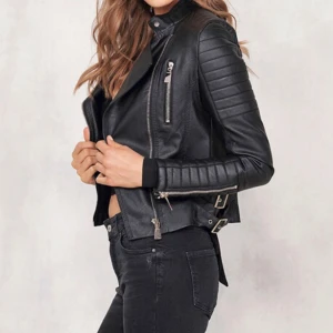  - Som nyskick använt inte så många gånger! Jätte fin! Mer information kontakta mig! 