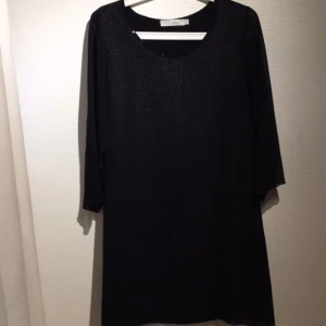  - Svart klänning i bra skick 