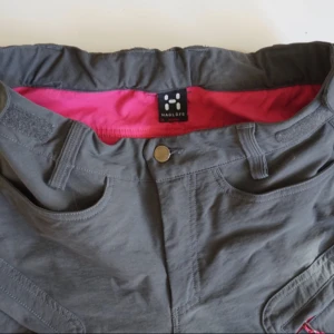  - Helt nya haglöfsbyxor Säljer de endast för att de är lite för stora på mig (är 1.55 så det blir för pösigt). Modell Rugged II Mountain Q, nypris 1.800:- 