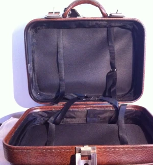 Beautiful hand luggage in leather. - Beautiful hand luggage in leather.