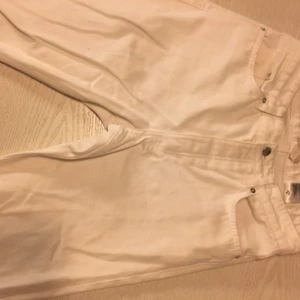  - Byxor från hm trend. Coola boyfriend jeans