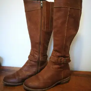 Classic pair of leather boots. They're extremely comfortable and in great condition, without any signs of wear and tare and cause of the high quality craftsmanship will last you for years to come.
