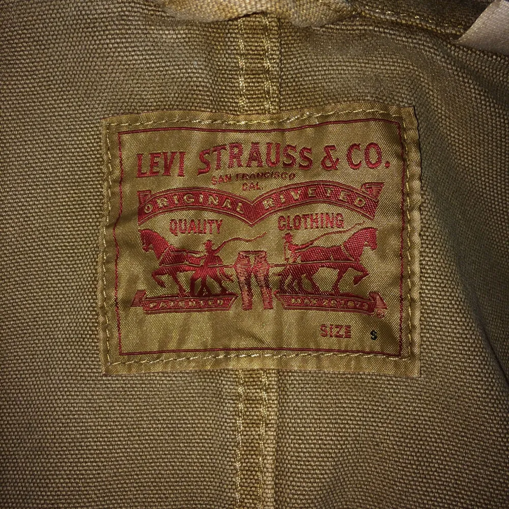 en över fet vintage ’jeansjacka’ fran Levis. Köpt i augusti och använd 1 gång för prövning. . Jackor.