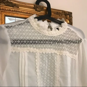  - Superfin blus som tyvärr inte kommer till användning, även om jag önskar. Frakt ingår i priset 🌟