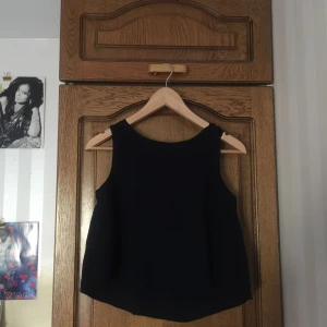  - En topp i bra skick. Köparen står för frakten. 