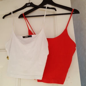  - två superfina linnen från bikbok! för stora för mig så aldrig använda. storlek s men skulle bättre passa m eller l enligt mig. 120 för båda 60 för var o en :)