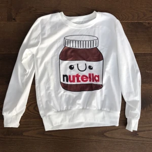  - Det står inget storlek men skulle gissa på en S, frakt tillkommer 🌸