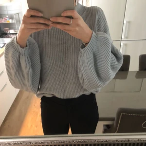 - Säljer en helt ny tröja med vida ärmar 👍 pris 200kr 