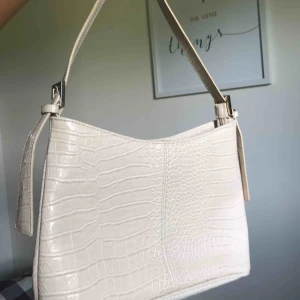  - Snygg secondhand väska, frakt 40kr😍