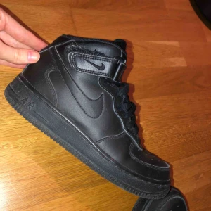  - säljer mina Nike air force pga att dom aldrig riktigt kommit till användning, Jättefint skick och jättesköna skor. 