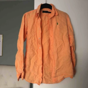  - Aprikos linneskjorta från Ralph Lauren passar allt mellan XS- M