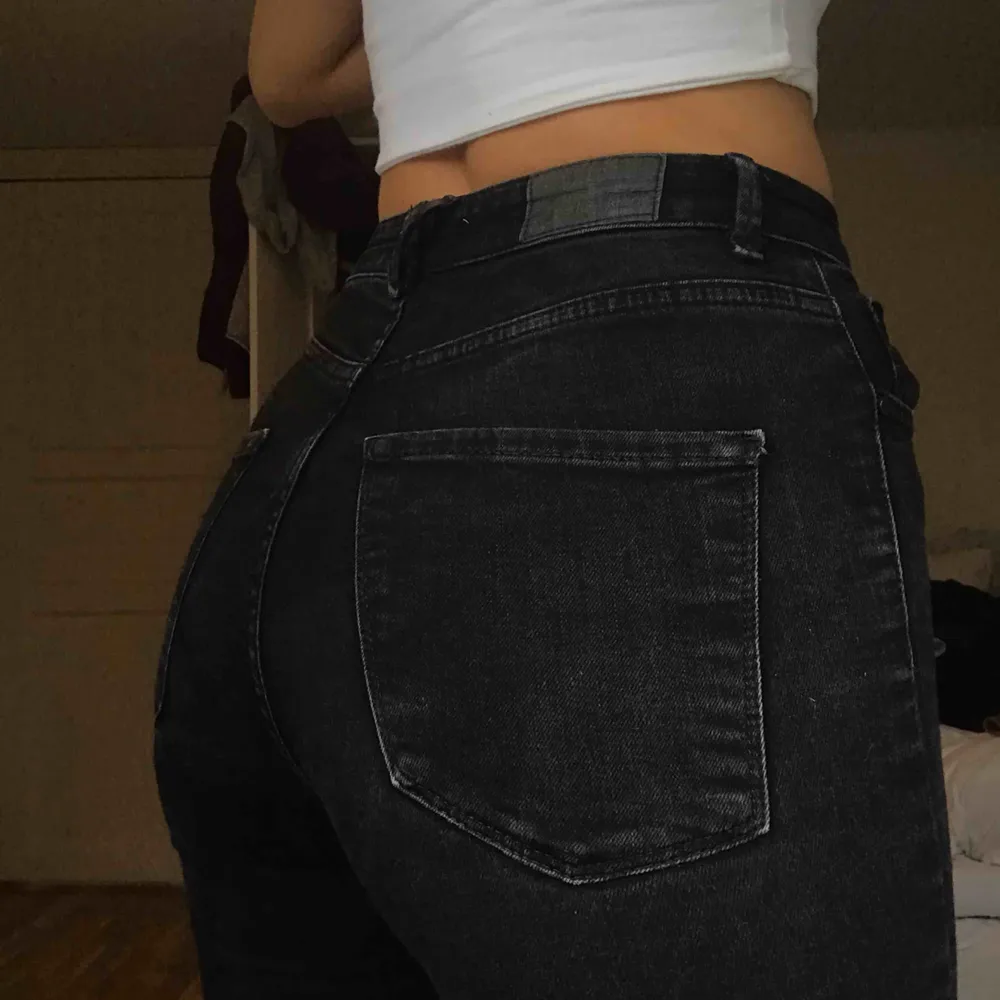 Supersnygga svarta jeans från Gina, knappt använda🌷🌷. Jeans & Byxor.