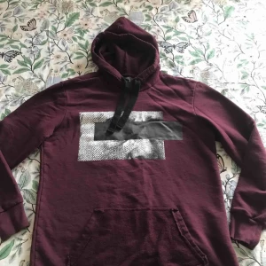  - Luv tröja från spanska märket Berska.  Purple mjuk tyg. 