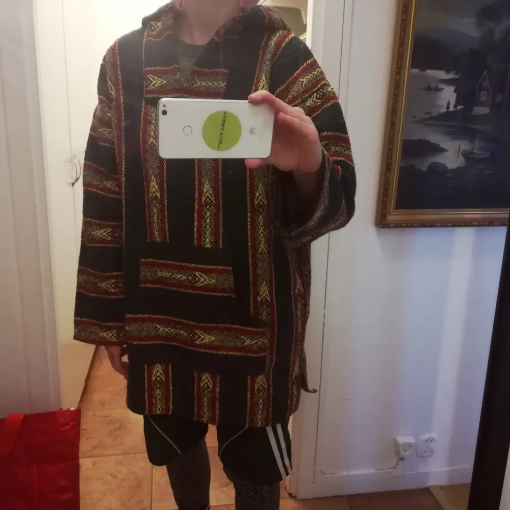 Amazing old school poncho for selling. Size XL, feels like L. Great condition. Post costs 75:- extra.. Hoodies.