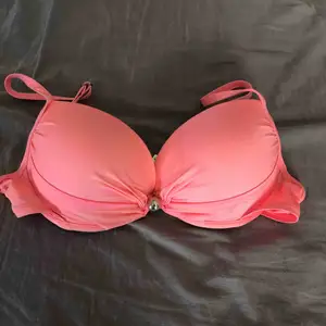 En hel rosa bikini top från new yorker. 