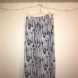  - Superfina blå och vita byxor. Väldigt mjuka i materialet