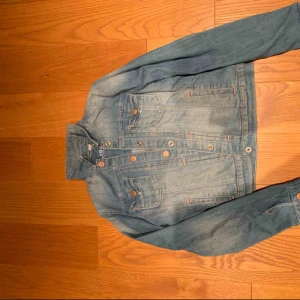  - Köpt för några år sen men bra kvalite fortfarande💗 kan mötas i Stockholm eller frakta 