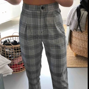  - Snygga och bekväma kostymbyxor 🖤 köpare står för frakt på 36kr 💞