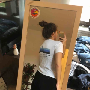  - Supersnygg t-shirt från brandy Melville, oanvänd men superfint tryck! 