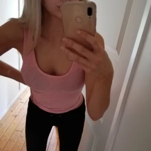  - Rosa linne i storlek xS. Använt 1 gång 🌸