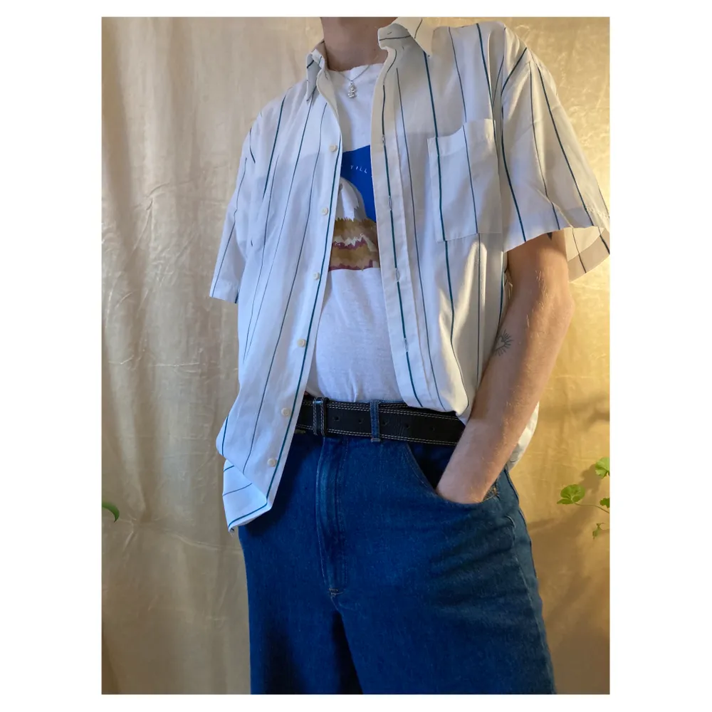 Vintage short-sleeve shirt from swedish brand Melka. Good quality shirt with green stripes. Unisex fit size is Medium fits good as oversize or true to size. See pictures for fit! An overall nice shirt for every occasion!. Skjortor.